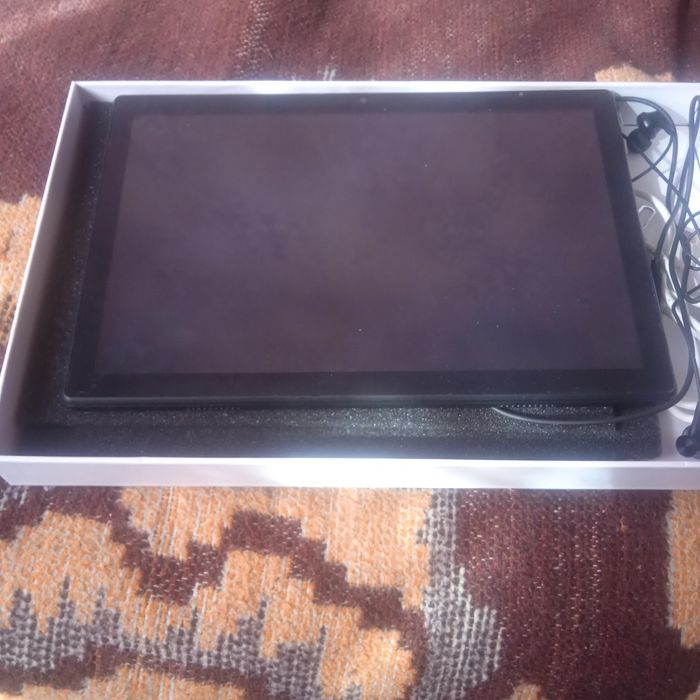 Планшет в використанні майже не був 3000гр