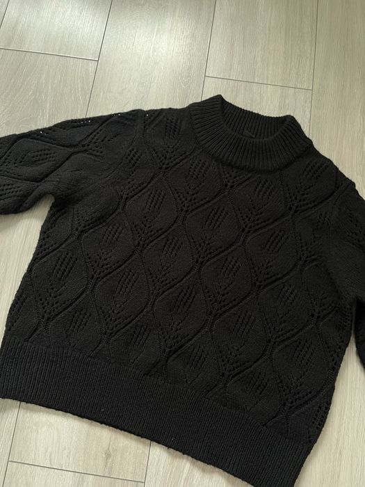 Czarny sweter damski