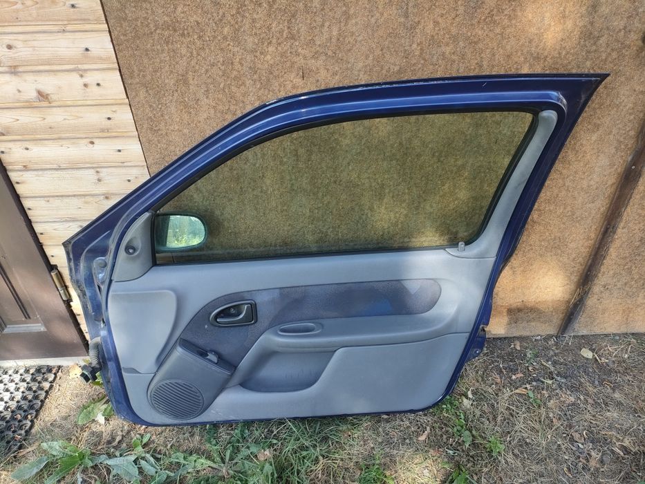 Renault Clio 2 II Drzwi Prawe 3D