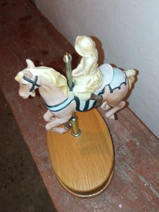 kolekcjonerska pozytywka konik