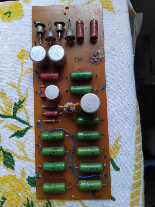 Платы с радиодеталями времен ссср.