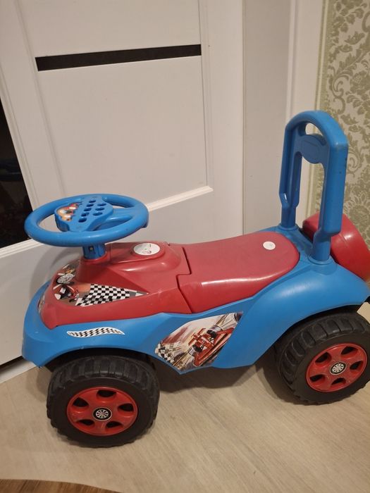 Продам. Толокар ,все ціле ,тільки руль не пікає ,ціна 300 гр без торг