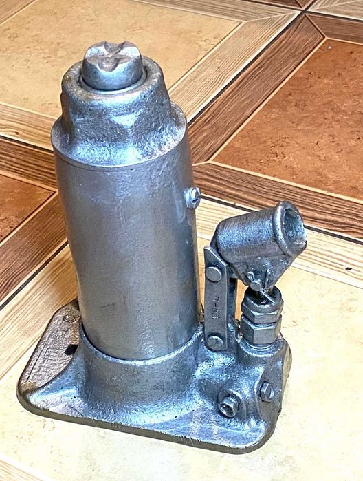 Домкрат гідравлічний / до 5 тонн.