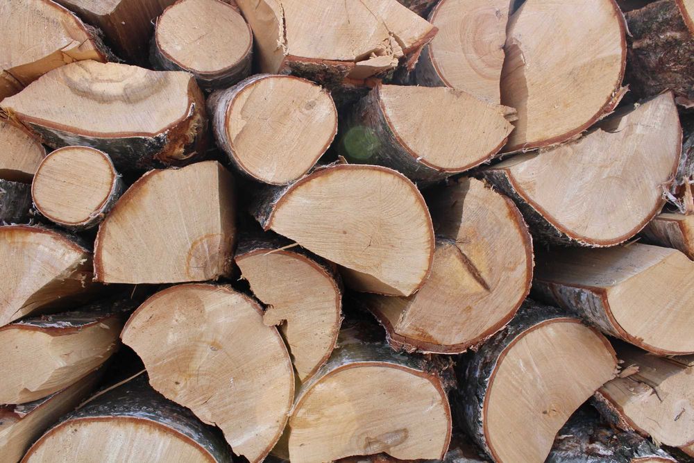 Drewno opałowe do kominka, do pieca, pocięte i połupane, transport