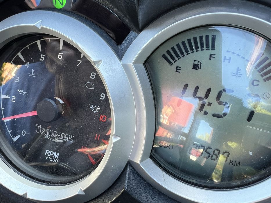 Triumph Sprint 1050 st  2012 ostatnie ulepszone wydanie mały potwierdzony przebieg  gratisy
