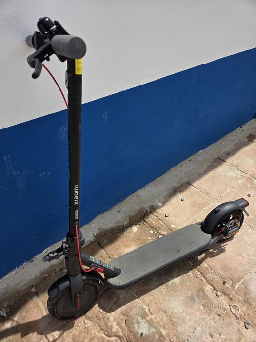 Trotinete Elétrica Xiaomi Scooter 4 + Capacete