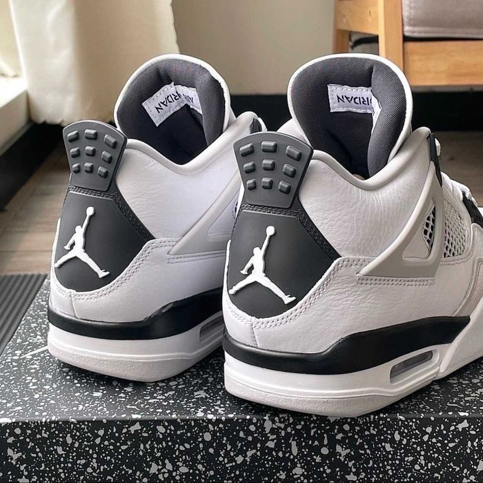 Jordan 4 Retro Military Black R.39