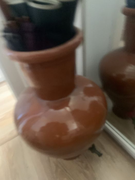 Talha de barro grande com torneira