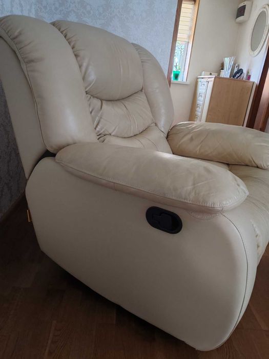 Шкіряні крісла 2 шт