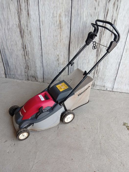 kosiarka elektryczna do trawy  HONDA / 216