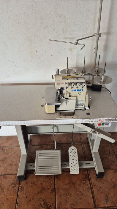 Máquina de Corte e Cose Juki MO-6714S Industrial (4 Fios)