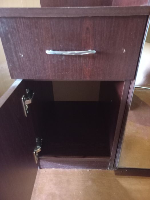 Шкаф с зеркалом для прихожей