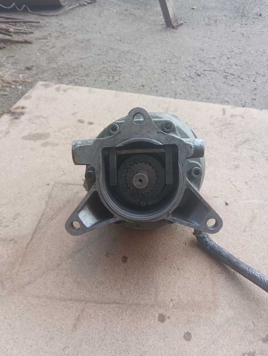 Fortschriit 323 pompa i rozdzielacz