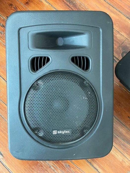 300W x 2 skytec active speakers PA
