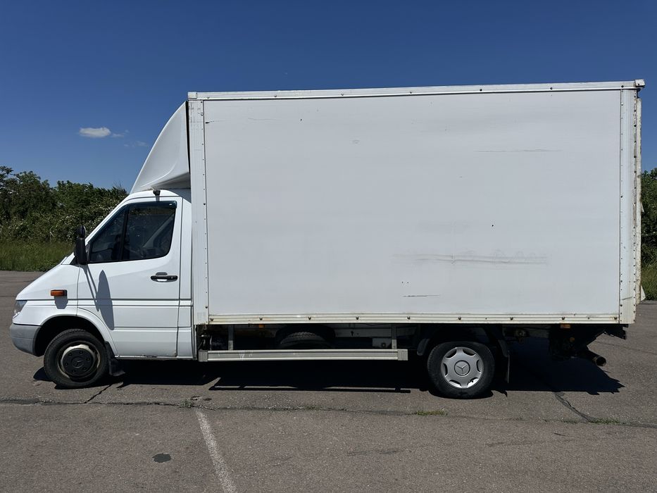 Вантажний автомобіль SPRINTER 413 2000 рік