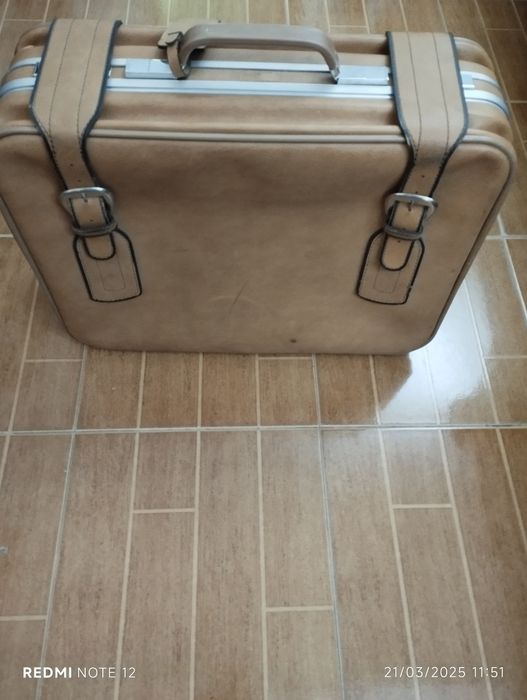 Mala de viagem em pele.