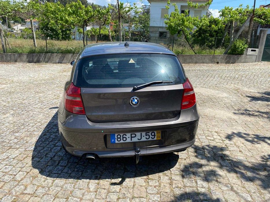 BMW Série 1 118d c/ gancho reboque