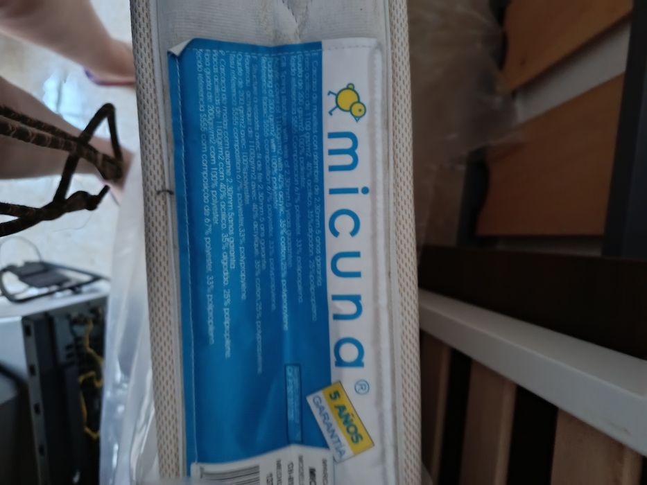 Cama de criança com grades e extensível