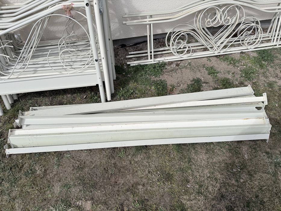 Łóżka domowe w super stanie.