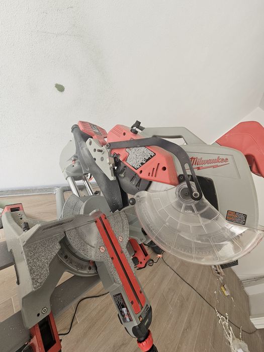 Serra meia esquadria milwaukee