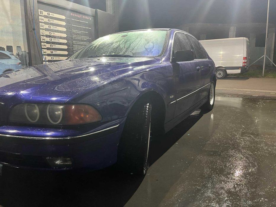 Продам БМВ  е39.