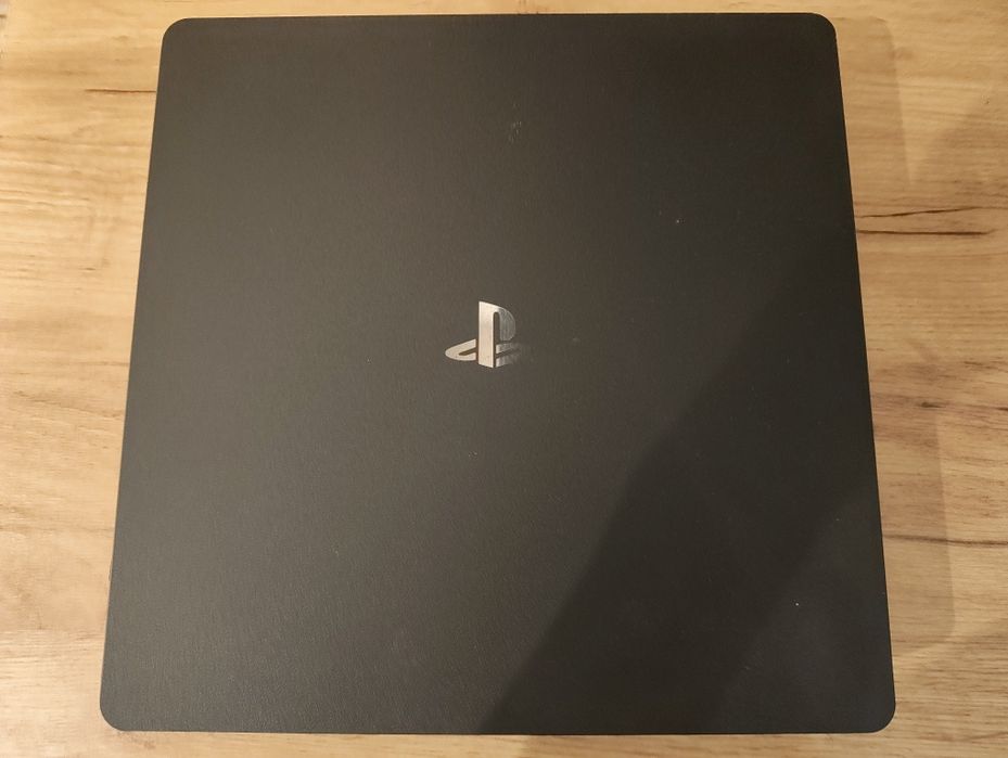 Konsola PlayStation 4