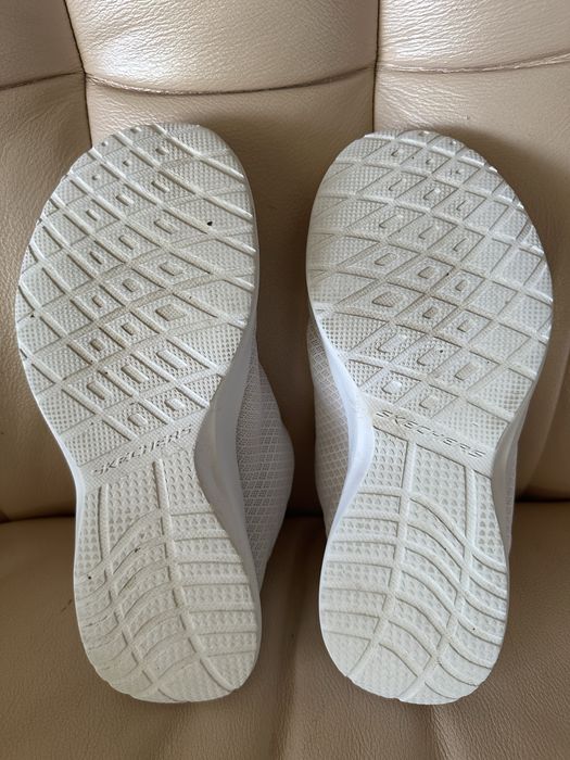 Легкие кроссовки SKECHERS Dynamight.