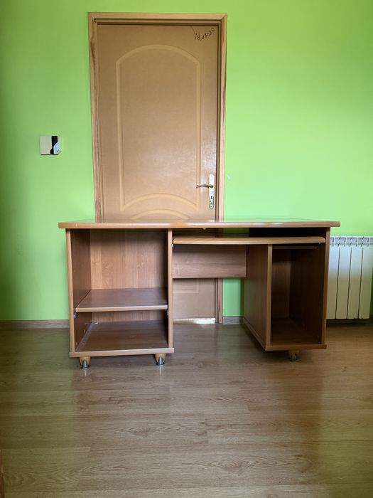 Biurko solidne z szufladą na klawiature