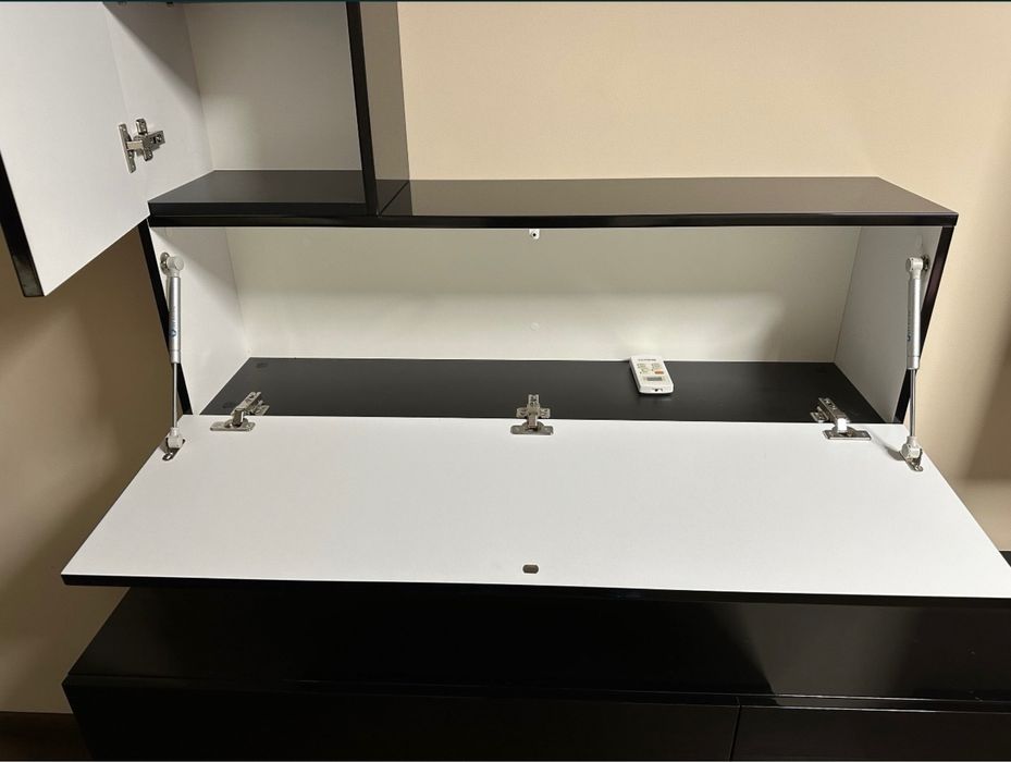 Подвесная стенка в гостиную.