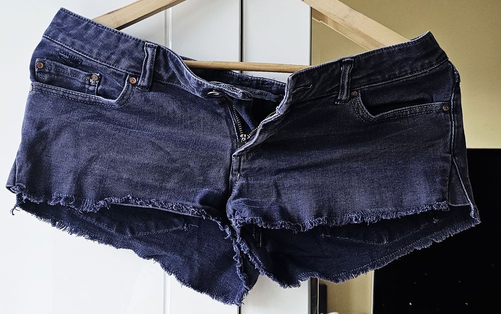 Granatowe krótkie jeansowe spodenki, Pull & Bear, rozm 36