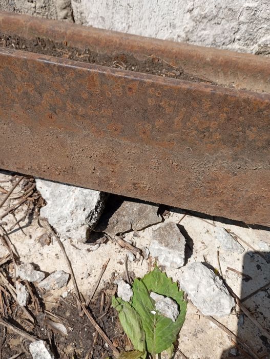 Рельса в хорошем состоянии, длинная