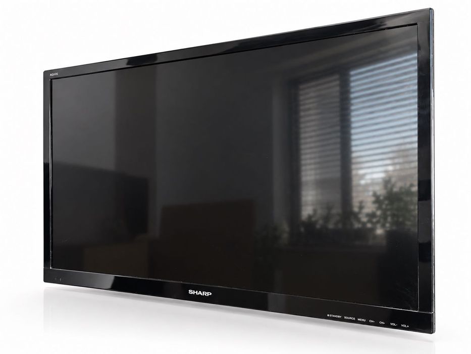 Telewizor używany Sharp  Aquos ,32 całe + uchwyt