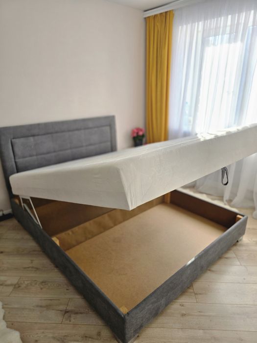 Двуспальная кровать с подъемным механизмом и нишей