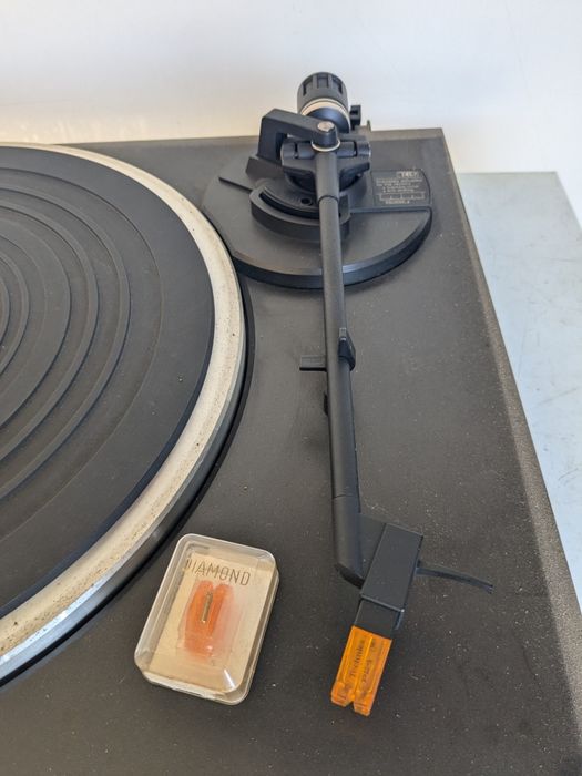 Gira-discos Technics SL-DD2