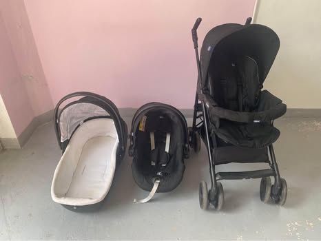 Carrinho de bébé trio da Chicco
