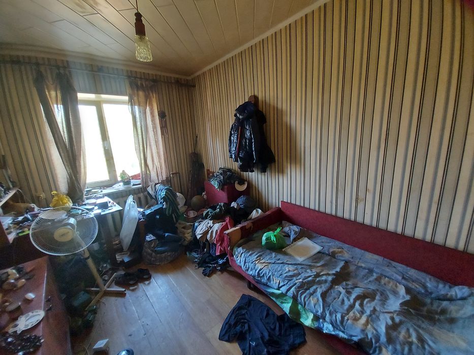 Продам комнату в коммуналке.есть арест срочная продажа 5000.