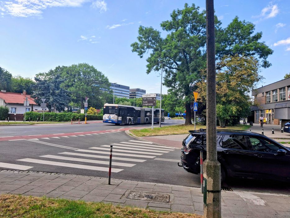Grzegórzki. Ul. Bajeczna 1. 2 pokoje. kuchnia. Tramwaje