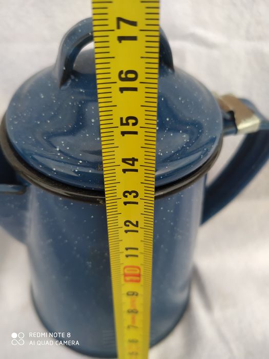 Pequena cafeteria em esmalte em estado novo