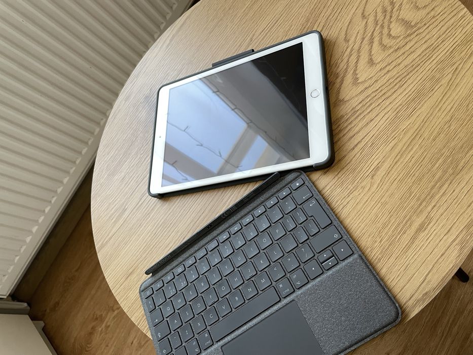 iPad 8th gen 32 GB Case z klawiaturą Logitech Combo Touch