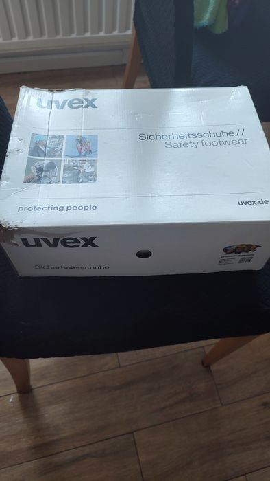 Buty bezpieczne  Uvex model 85428 r. 40