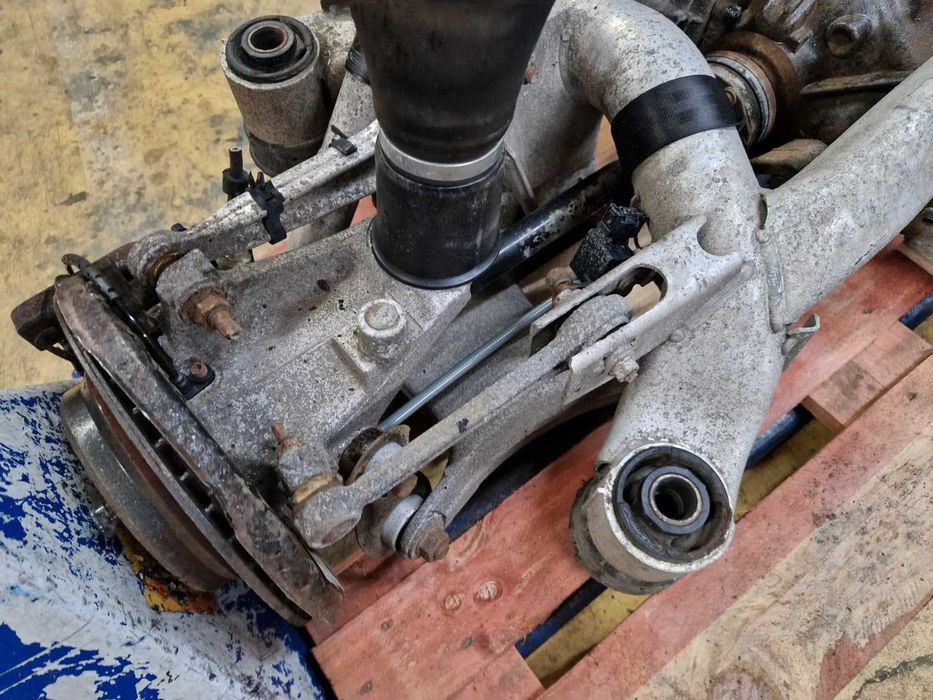 Eixo traseiro usado BMW SERIE 5 E39 525i 192CV diferencial 3.38 transmissões charriot