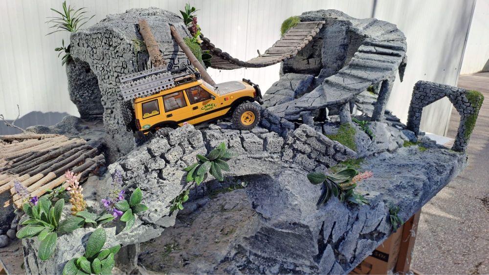 Pista crawler 1:24
