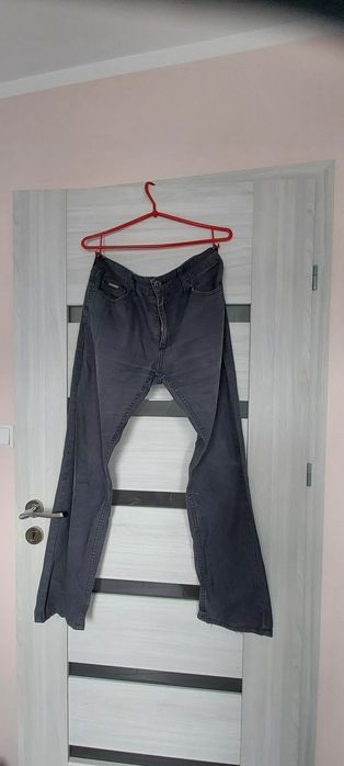 Spodnie jeansowe dżinsowe dziny męskie cropp