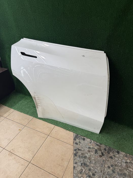 Дверь tesla model Y