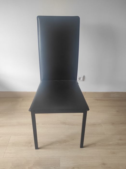 Cadeiras pretas conforama