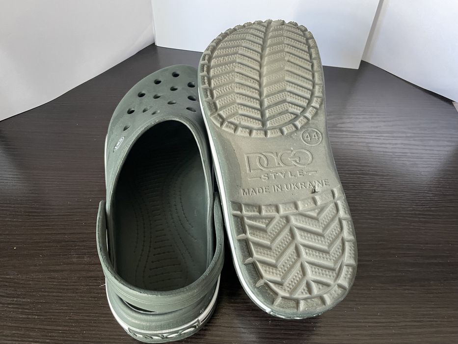 Нові тапочки, пародія фірми Crocs, 44 розмір