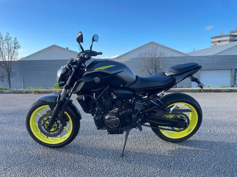Yamaha MT 07 (com extras)