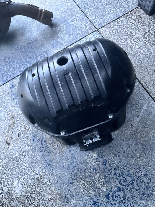 Suzuki GSR750 oryginalny wydech, bardzo dobry stan