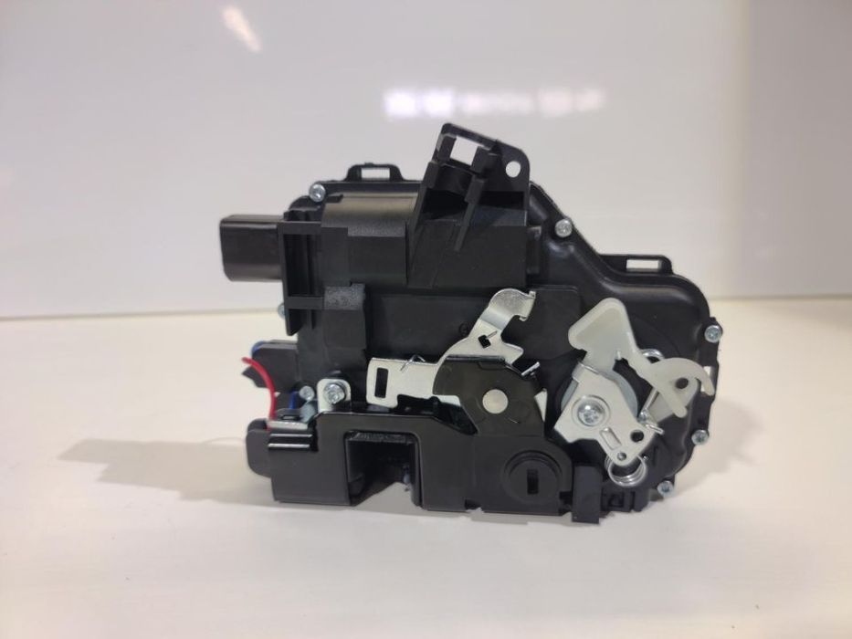 Fechadura Nova VW Porta Traseira Dta Passat B5 Bora Golf 4 IV