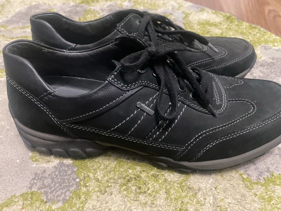 Чоловічі кросівки 42/43